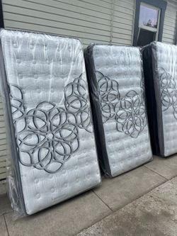 King size Mattress Pillow top new