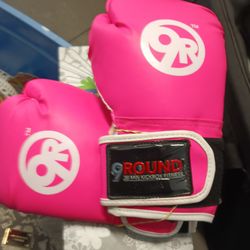 Women's S/M 9round Boxing Gloves In New Condition
