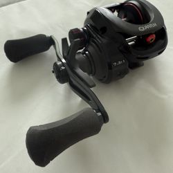 NEW Quantum Smoke S3 Baitcasting Fishing Reel 