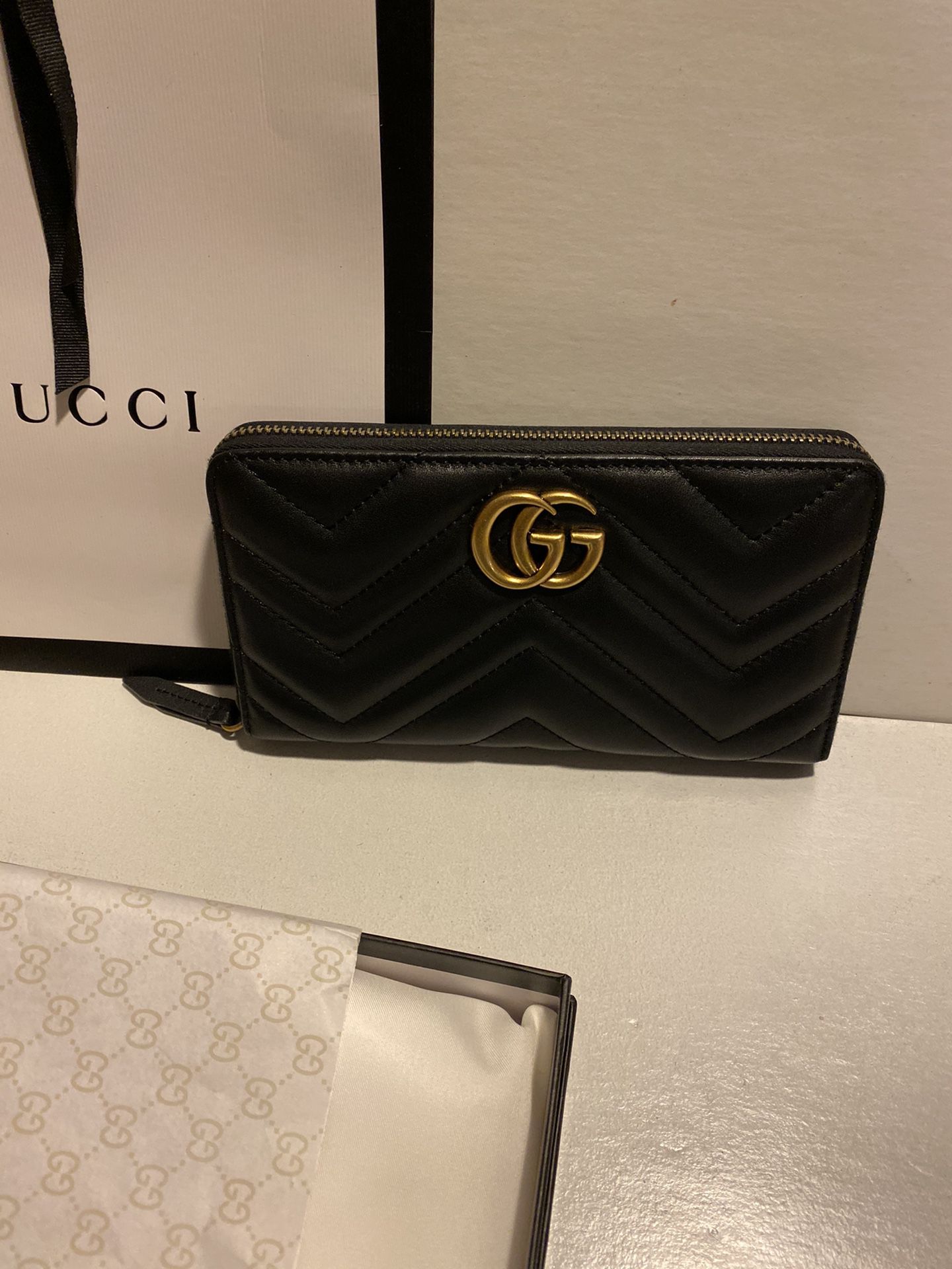 gucci black leather zip wallet