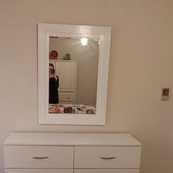 Dresser And Miror 