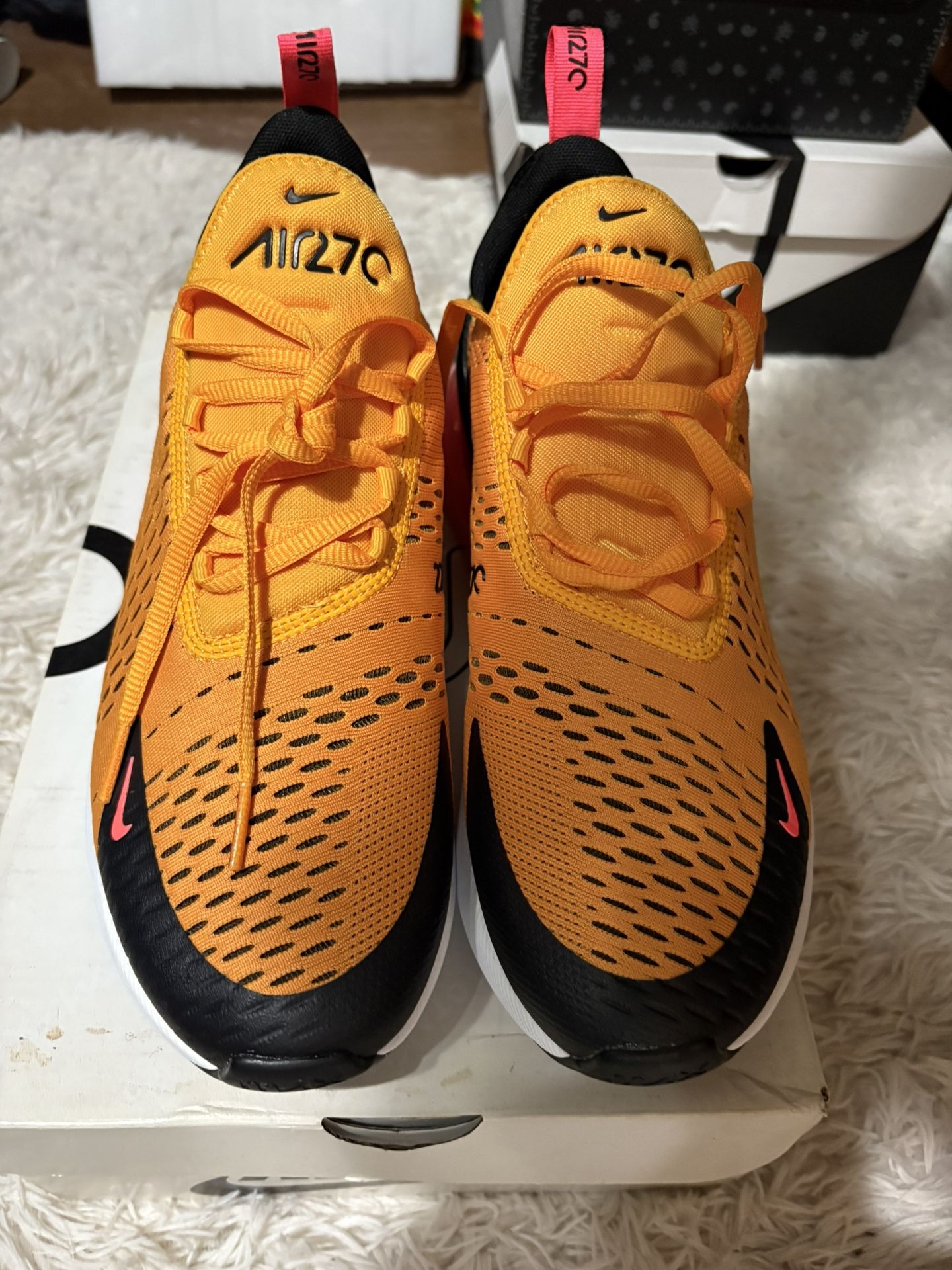Nike Air Max 270 University Gold 