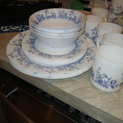 Arcopal France Glenwood Blue And White Floral Dishes.  16  pc dinnerwear