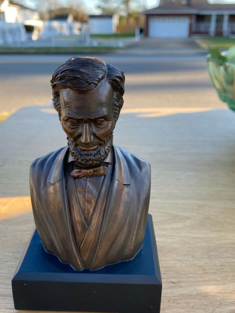 Abraham Lincoln Statue Bust