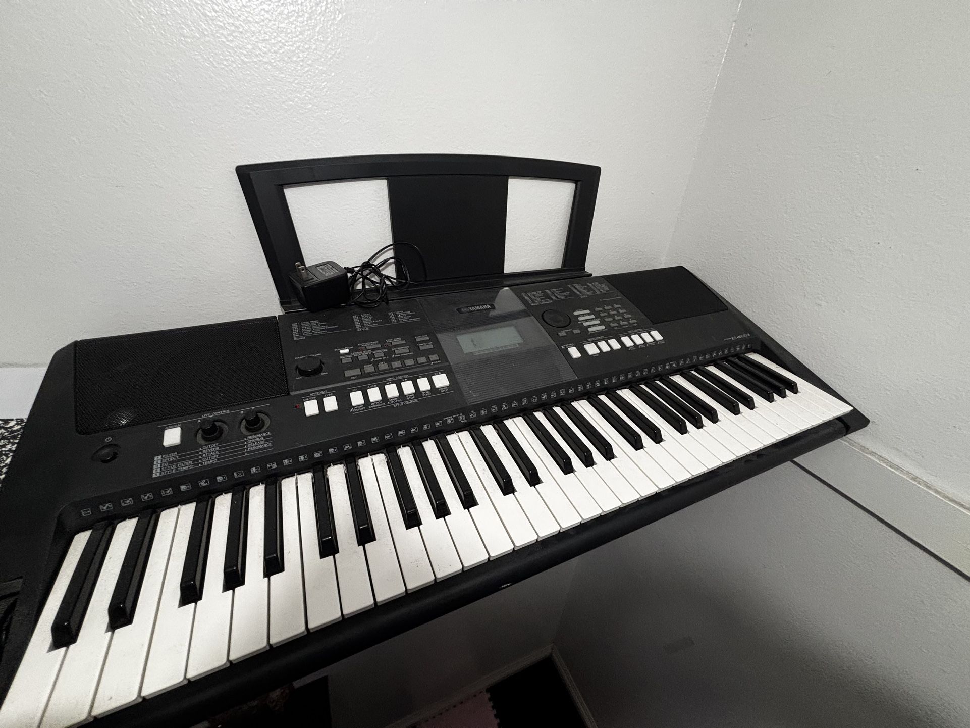 Yamaha PSR-E423 Portable Keyboard