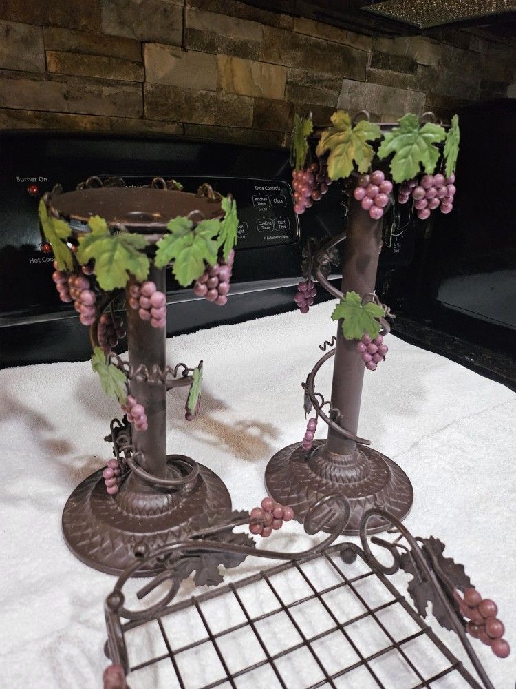 Vintage- Metal Grapes CANDLE HOLDERS & Napkins holder 🍇🍃  3 PIECES SET 🍇🍃 Like New.