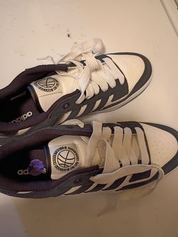 Adidas 11.5 (new) low top basketball