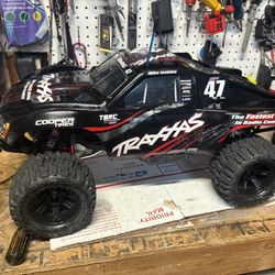 Traxxas Slash 2nd.    Castle Brushless. Upgraded Suspension
