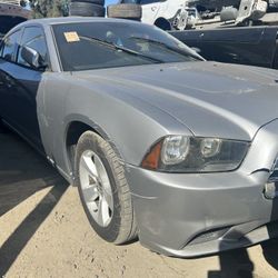 2013 dodge charger 3.6L. (Only parts——-Solo partes)