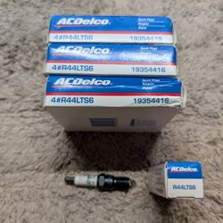 Spark Plugs / ACDelco - R44LTS6 / Comes with 13 Total