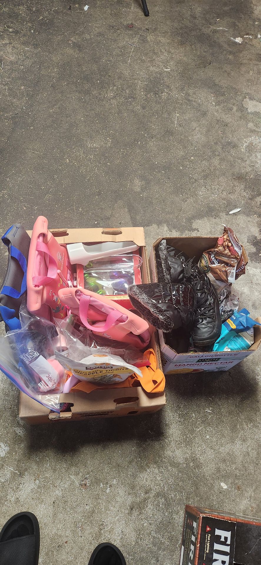 2 boxes with random stuff - Free