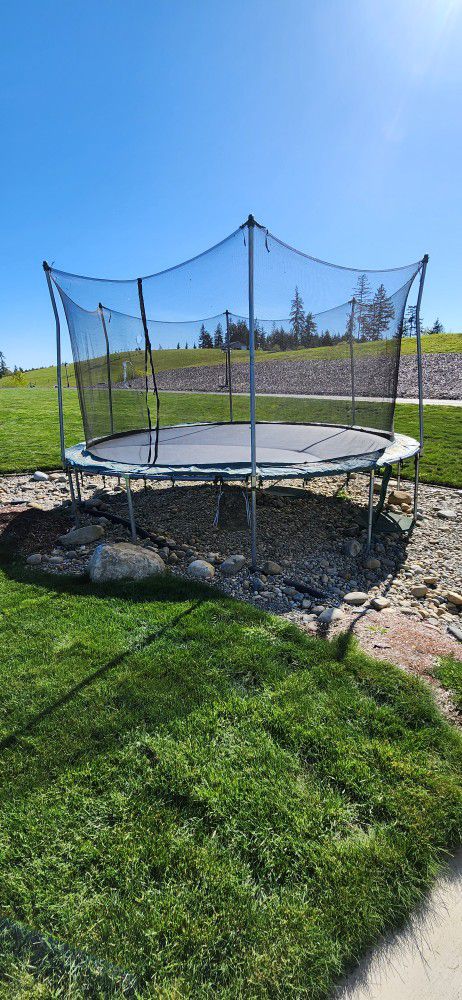 Trampoline 14ft Good Condition