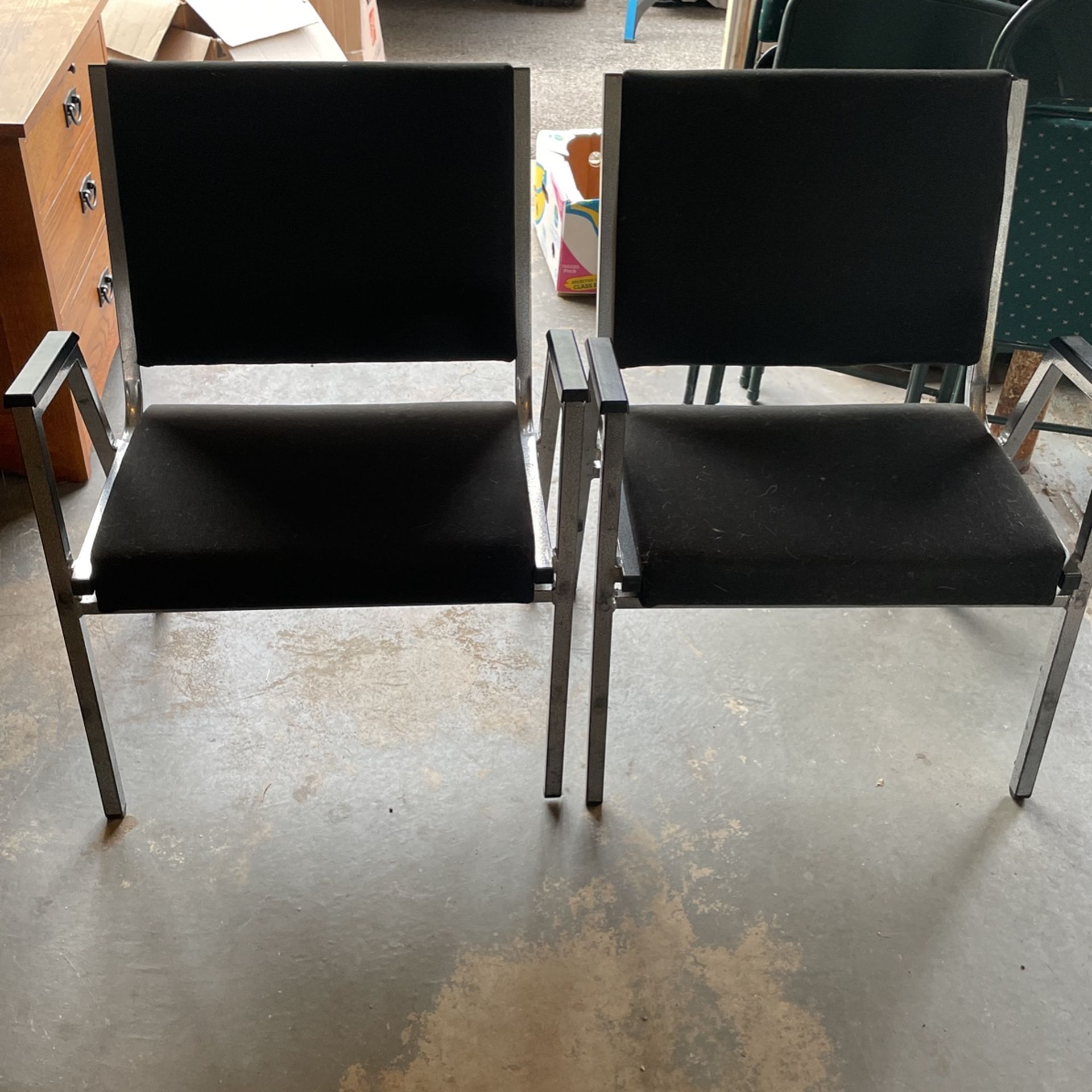2 Metal Theatre Chairs