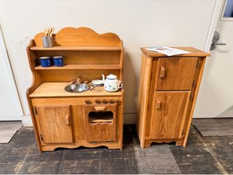 Julianna’s Kitchen and Jacob’s Icebox Set with dishes!