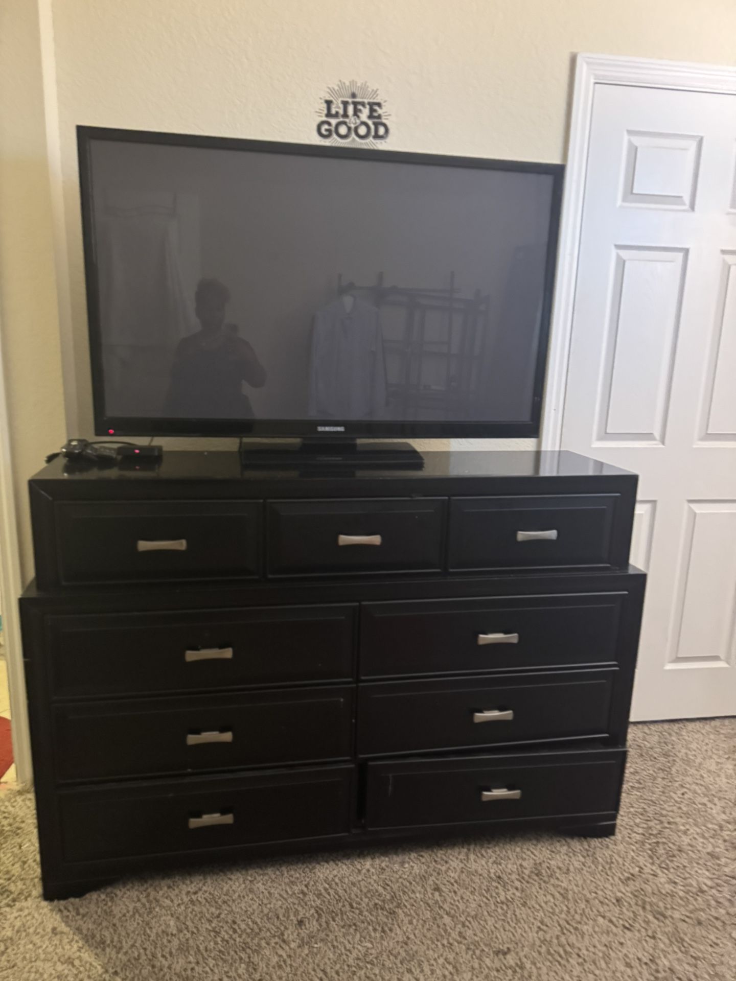 Black Dresser With Mirror