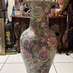Chinese Porcelain Vase “Mille Fleur”
