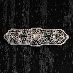 10k Solid Gold Antique Brooch Diamond/ Emerald