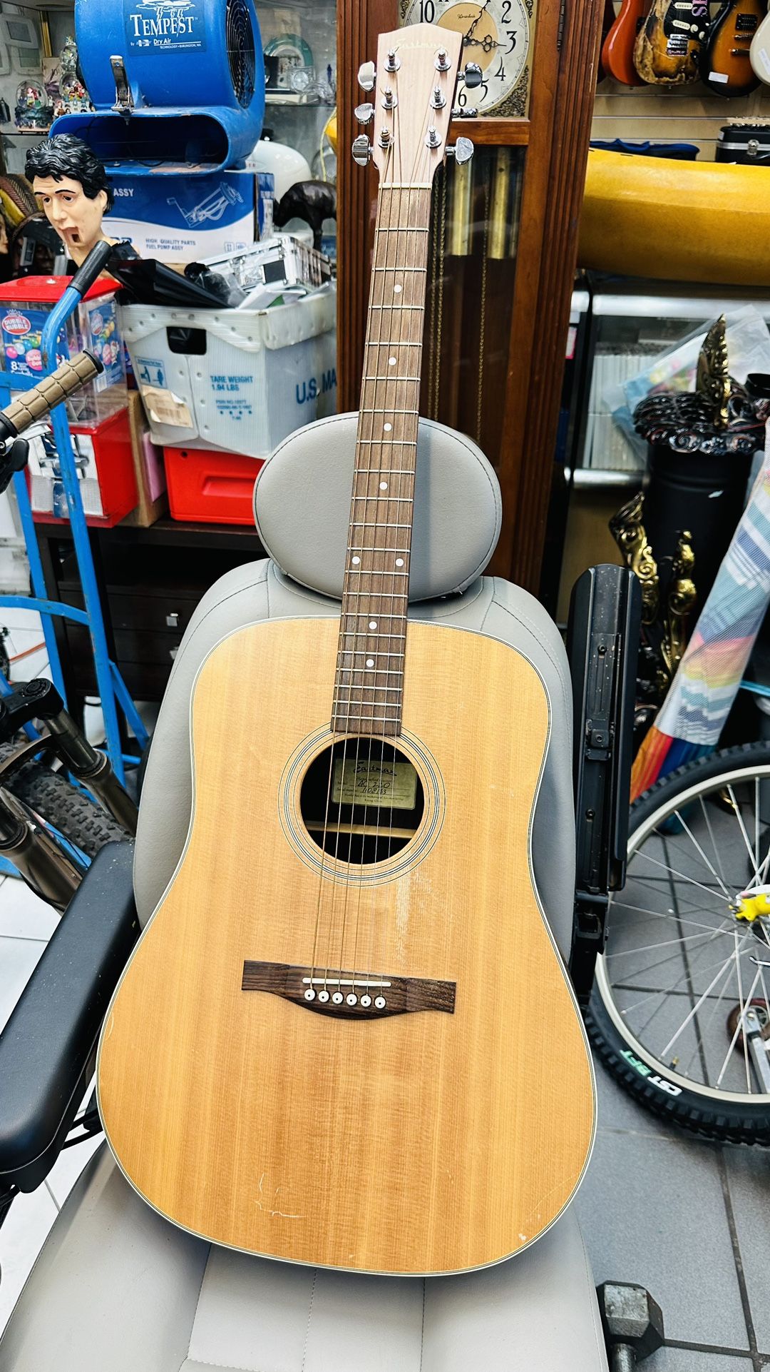 Eastman AC 220 Acoustic Guitar