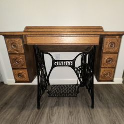 1930’s Antique Vintage Treadle Singer Sewing Machine Table