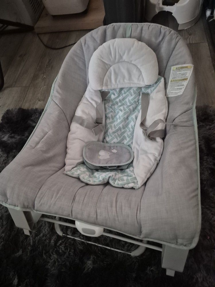 Great vibrating calming chair for babies