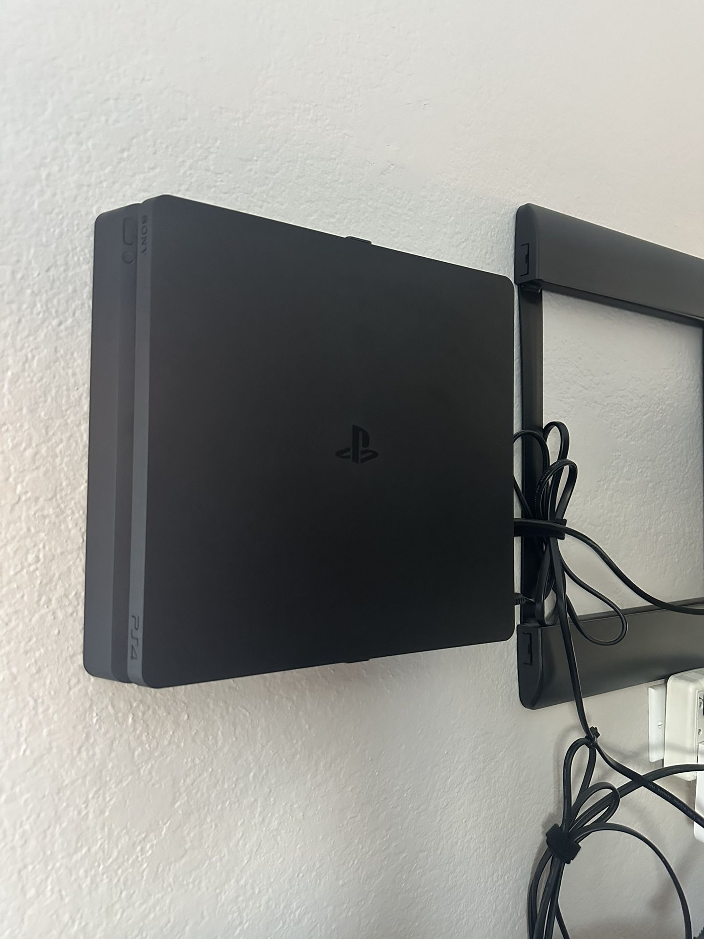 PS4 Slim bundle
