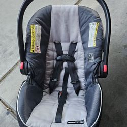Infant Carseat With Base