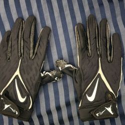 Nike youth football gloves like new. Youth medium 