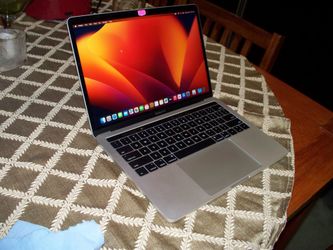 Intel i7 13" Macbook Pro 2017, (local pickup) (Physical cash only)