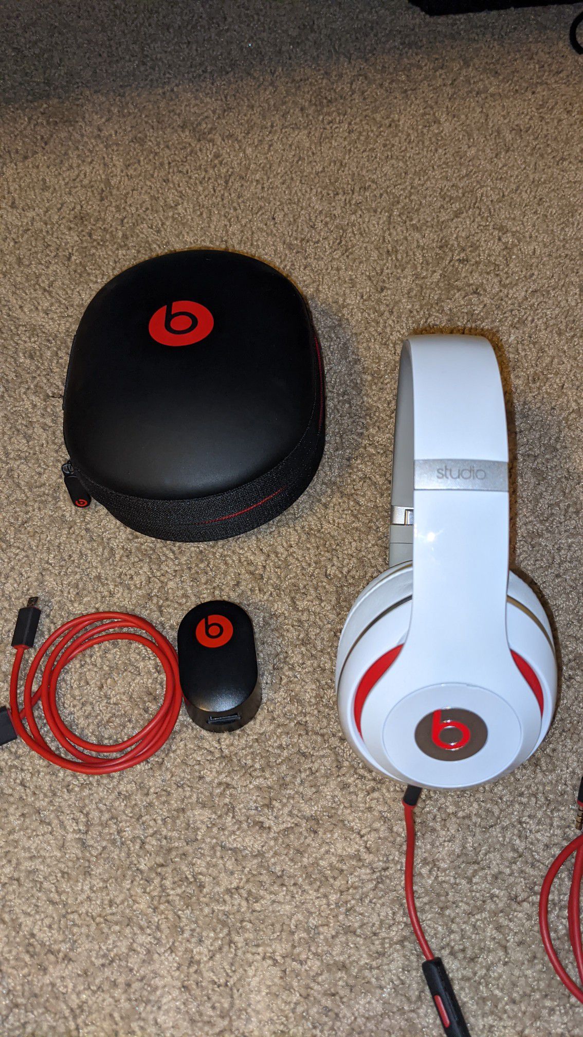 Beats Studio 2.0 - Over the ear, WIRED, noise cancelling headphones. Did I Mention They Are WIRED