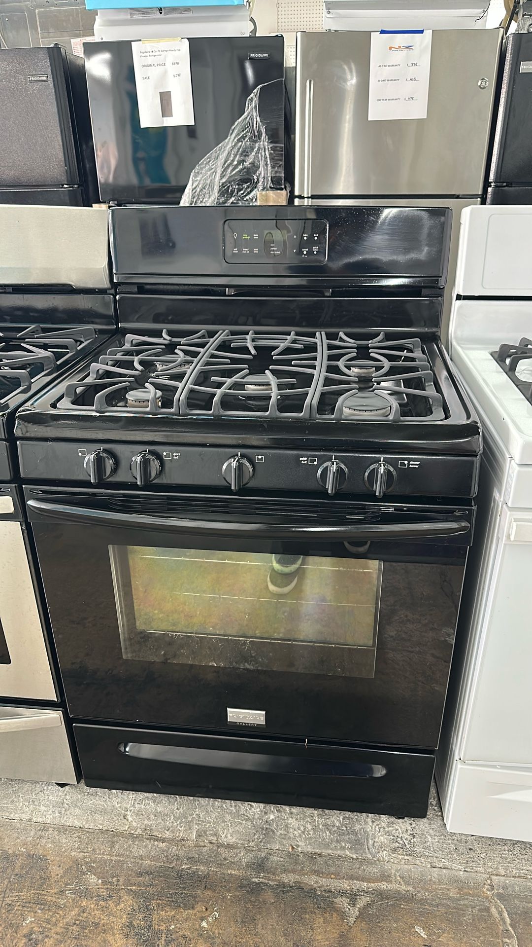 Frigidair Gallery Gas Stove In Black With 5 Burners.