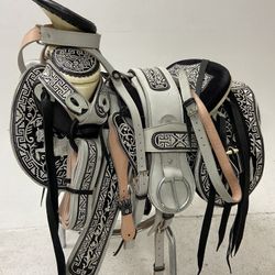 Nueva Montura Charra Bordada Con Cantinas Desmontables 