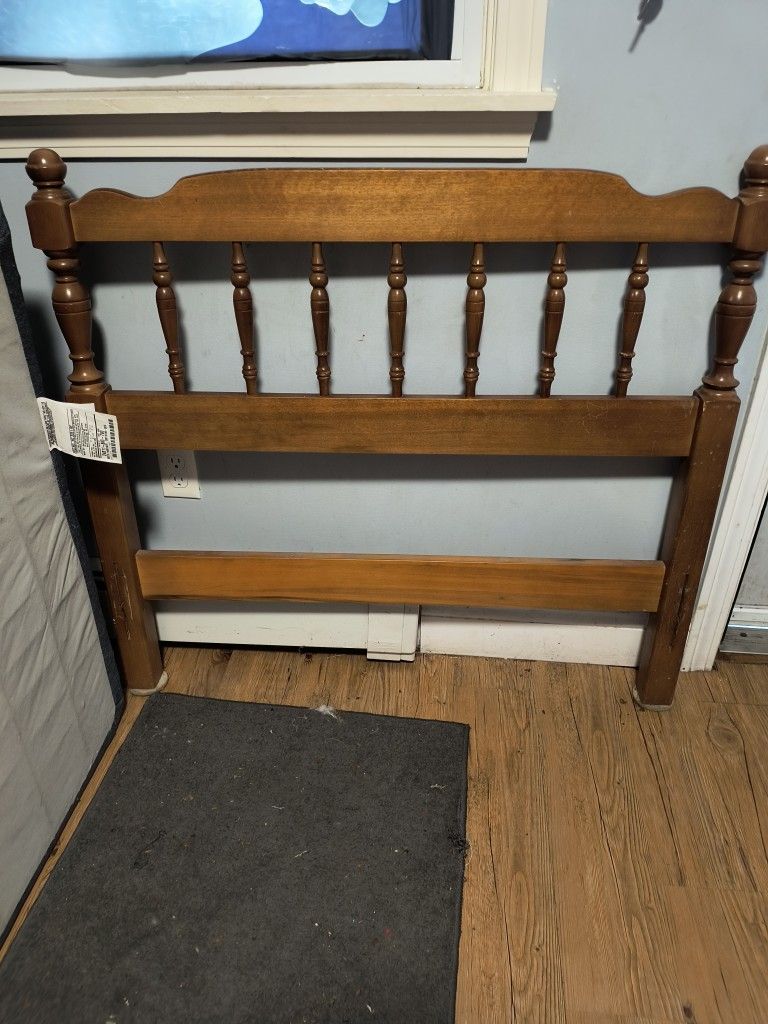 Twin Bed Frame And Box spring (No Mattress) Free