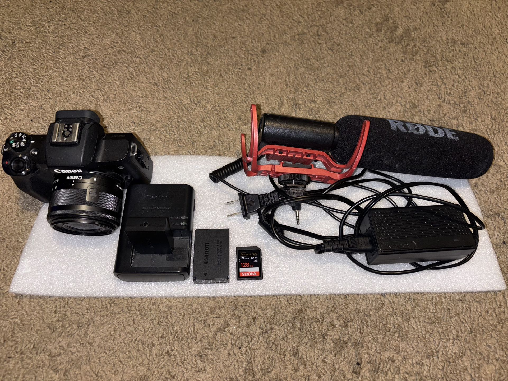 Canon M50 (Bundle)