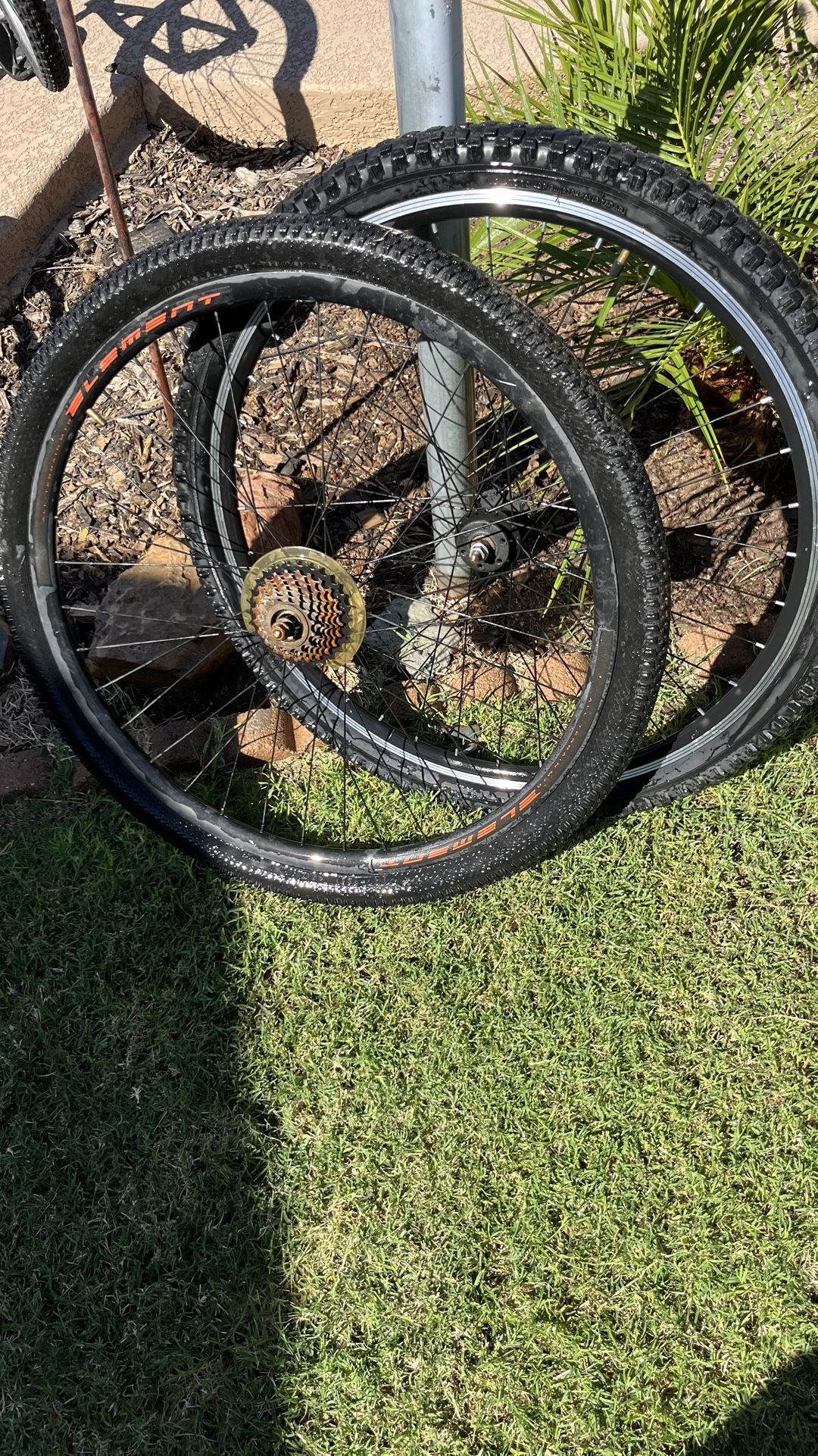 Mountain Bike 30” Wheels And Tires