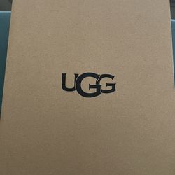 Women’s Ugg Classic Ultra Mini Boot. Size 7