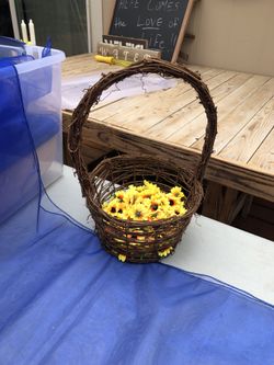 Flower girl baskets w/sunflowers