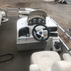 21 Foot Pontoon