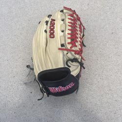 2022 Wilson A2000 D33 Baseball Glove 11.75" Infield RHT Series Black & Tan