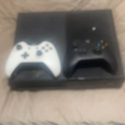 Xbox One Two Controllers