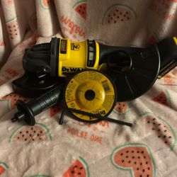 FLEXVOLT 60V MAX Cordless Brushless 4.5-6 in. Small Angle Grinder (Tool Only) and Metal Cutting Wheel (5 Pack) Retail Price $276