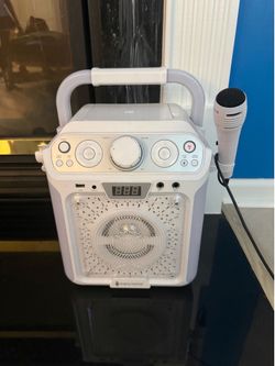 Kid karaoke machine with 1 mic