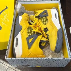 Jordan 4 Retro Lightning