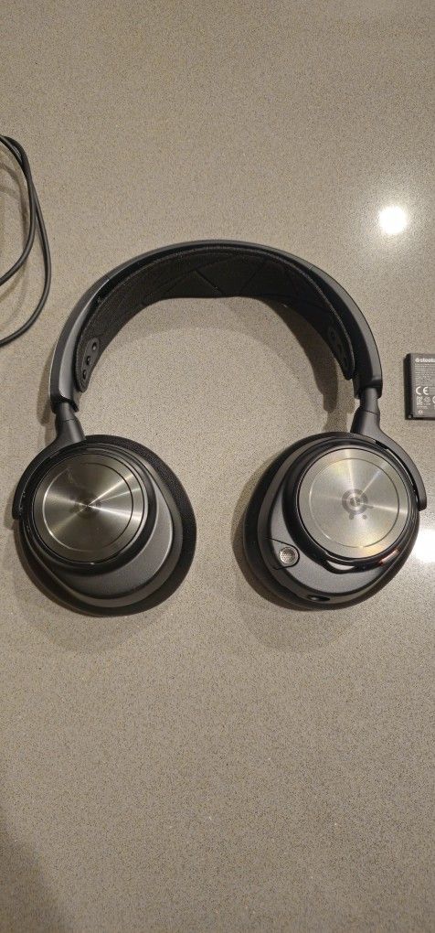 Steelseries Arctis Nova Pro Wireless.