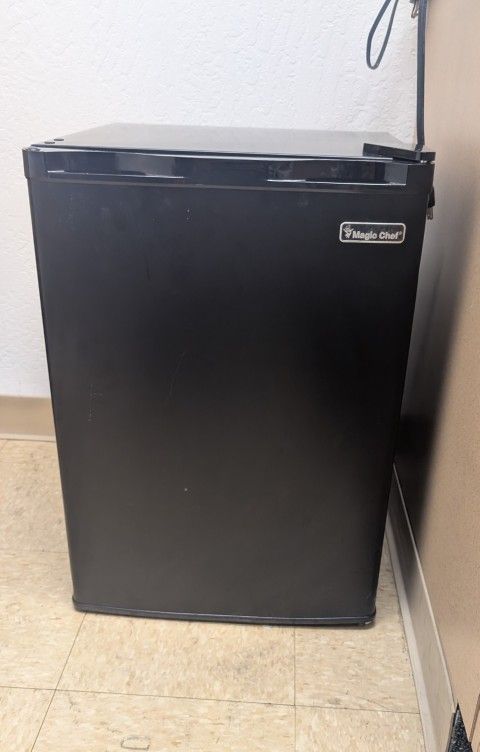 Mini Fridge Magic Chef