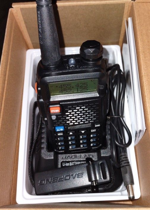 Baofeng Uv- 5r Digital Walkie Talkies