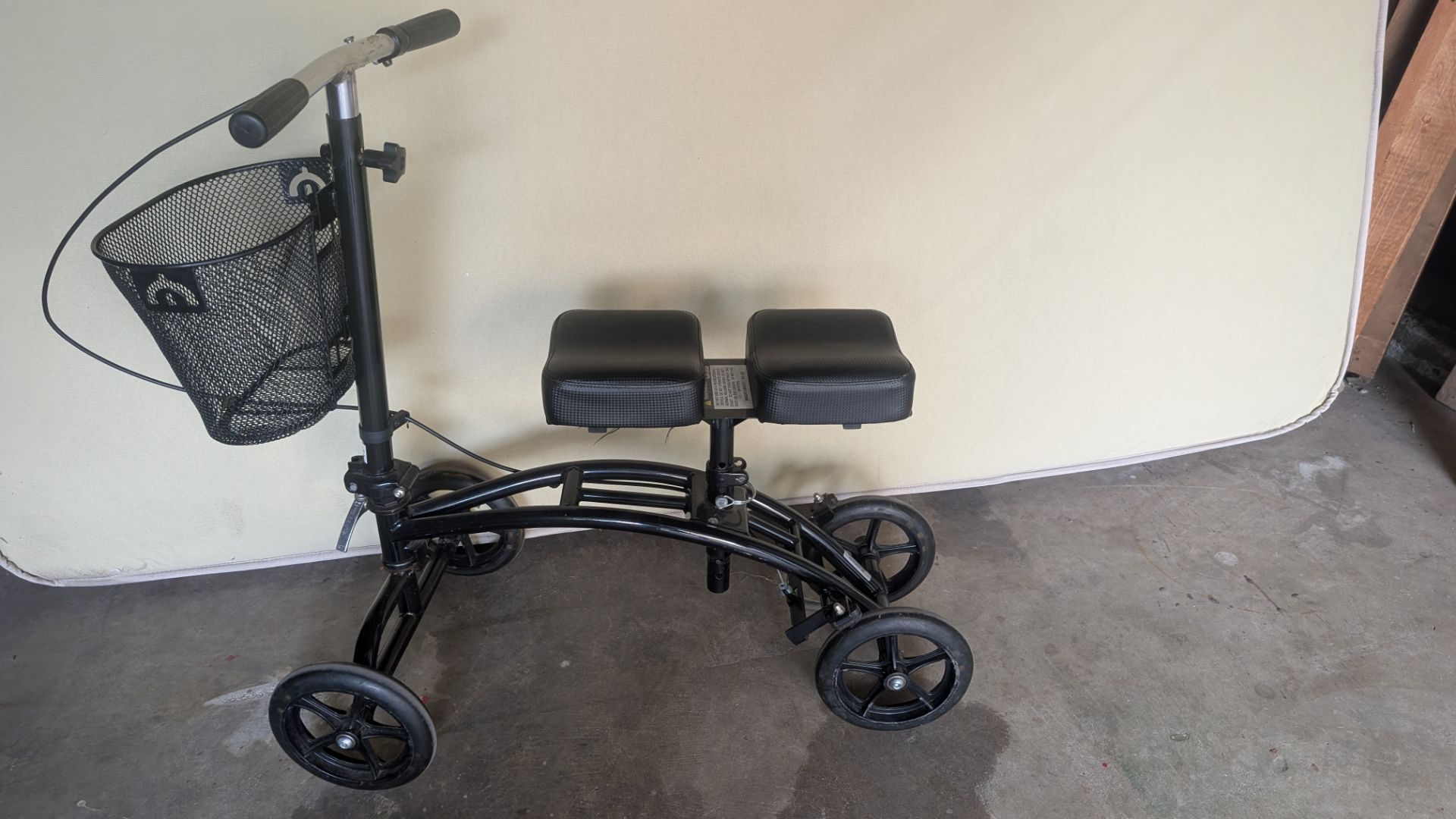 Knee scooter black great condition