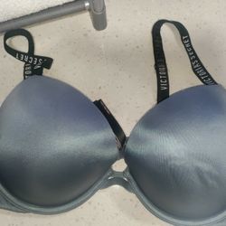 38D/ Victoria Secret Bra