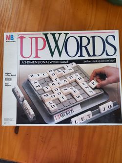 VINTAGE 1988 "UP WORDS"  3-D WORD GAME (COMPLETE)