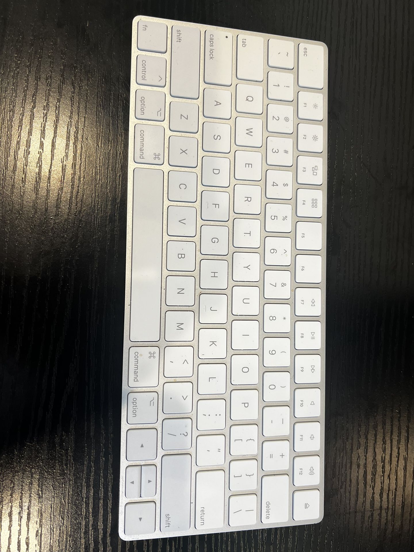 【美品】Apple Magic Keyboard（A1644） 英語（US) Amazon.com: Apple Magic Keyboard - US English ​​​​​​​ : Electronics