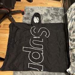 SUPREME GORE-TEX Poncho black